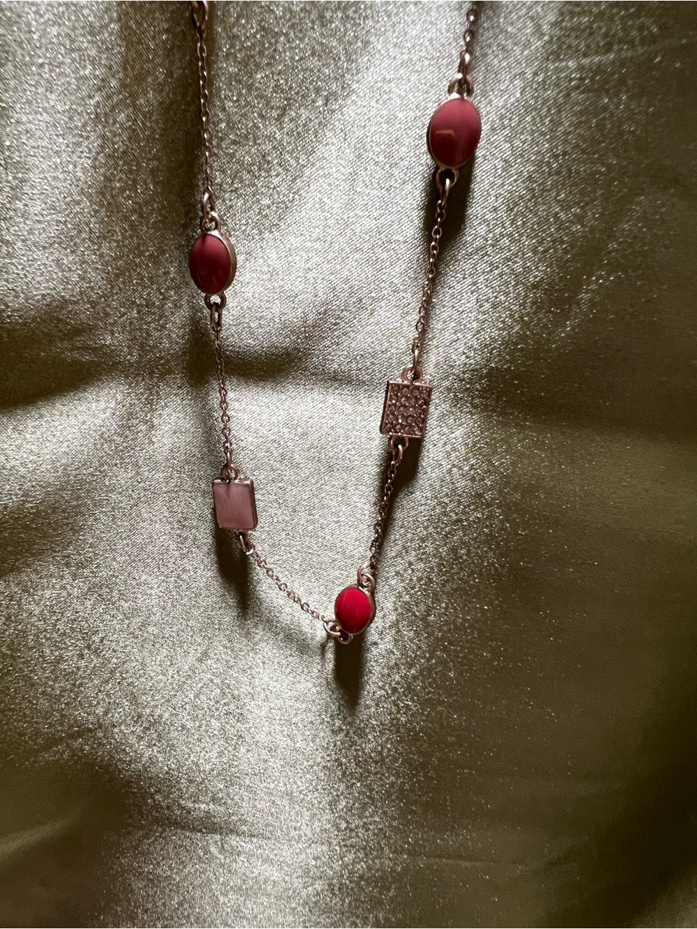Elegant Red Accent Women's Necklace